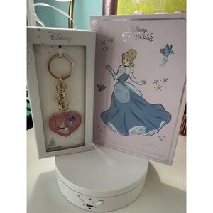 Disney Princess Cinderella Eyeshadow Palette and LA Rocks Heart Keychain Set